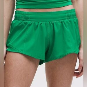 Lululemon Hotty Hot High-Rise Shorts 2.5” in Raceway Green, size 8